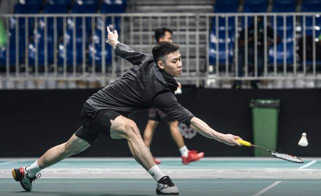 具备现代足 具备现代足